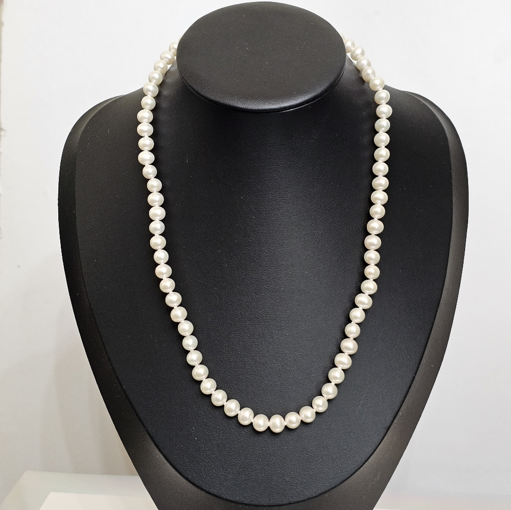 Genuine Cultured Pearls 10K Gold Clasp! - Picture 2 of 8